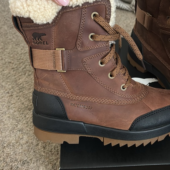 Sorel boots - Picture 2 of 5